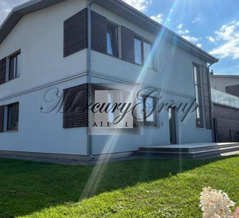 For rent a modern and quality built twinhouse 