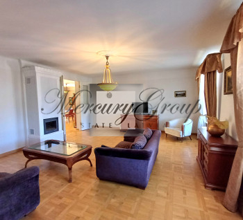 For sale an apartment in exclusive building on Alberta street 