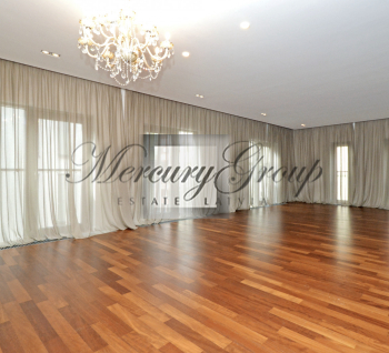  Elegant 4-Room Apartment for Rent in the Decimus Project