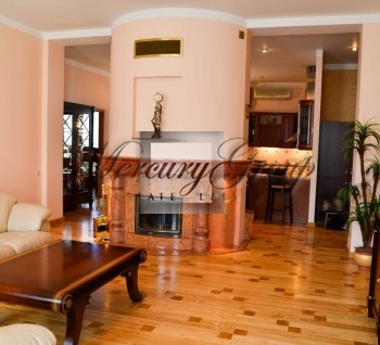 Spacious apartment in Riga center for sale!