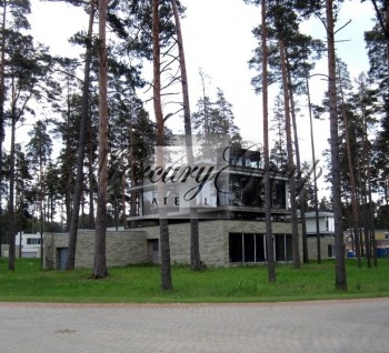 A private house for sale near the lake