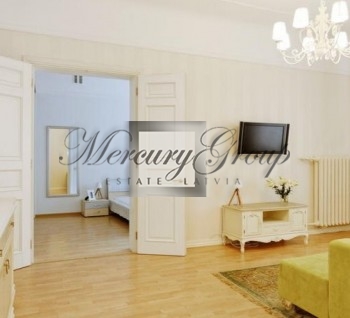 We offer to rent a beautiful 3-room apartment in the center of Riga