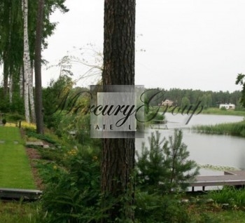 A land plot by a lake for sale!