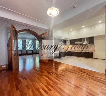 Luxury apartment with beautiful view in the embassy district in the prestigious center of Riga