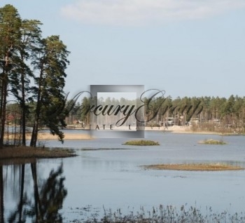 Pārdodam lielu zemes gabalu pie ūdens!