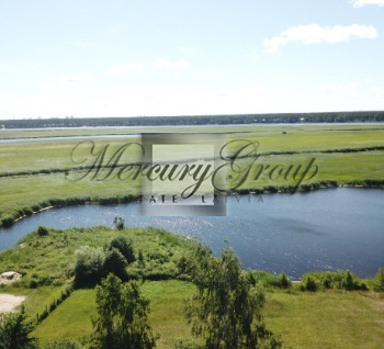 We offer a plot of land in Jurmala on the river side in Lielupe