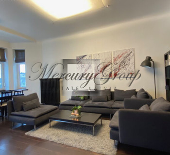 Spacious and modern apartment in the center of Riga on a quiet Akas Street